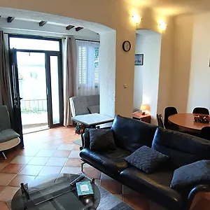 Vuzar Apartment