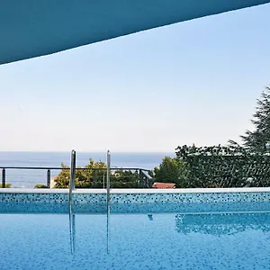 Apartament In Ziza, Rooftop Swimming Pool, Opatija